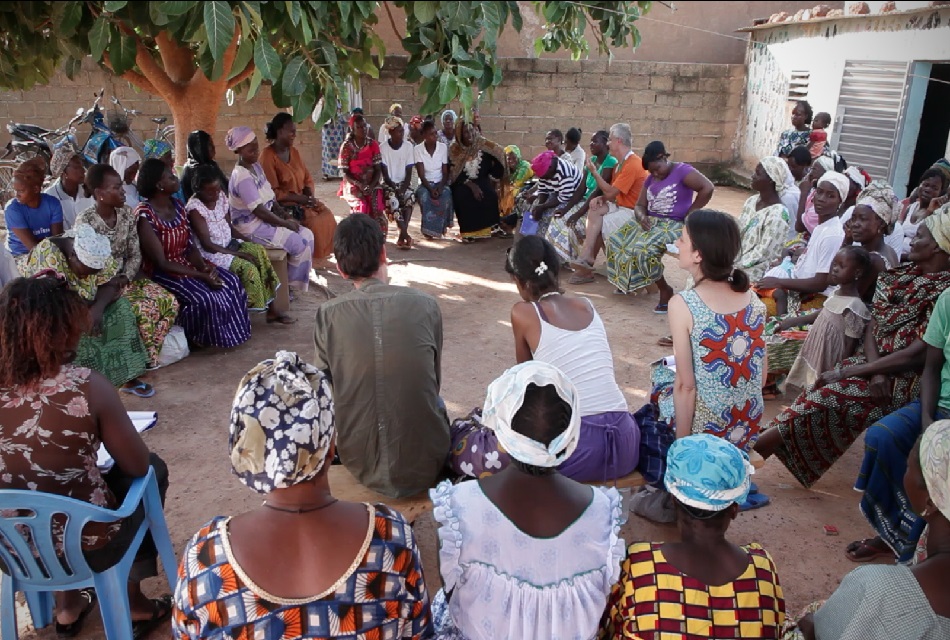 Réunion de concertation avec les femmes africaines, bénéficiaires de notre projet