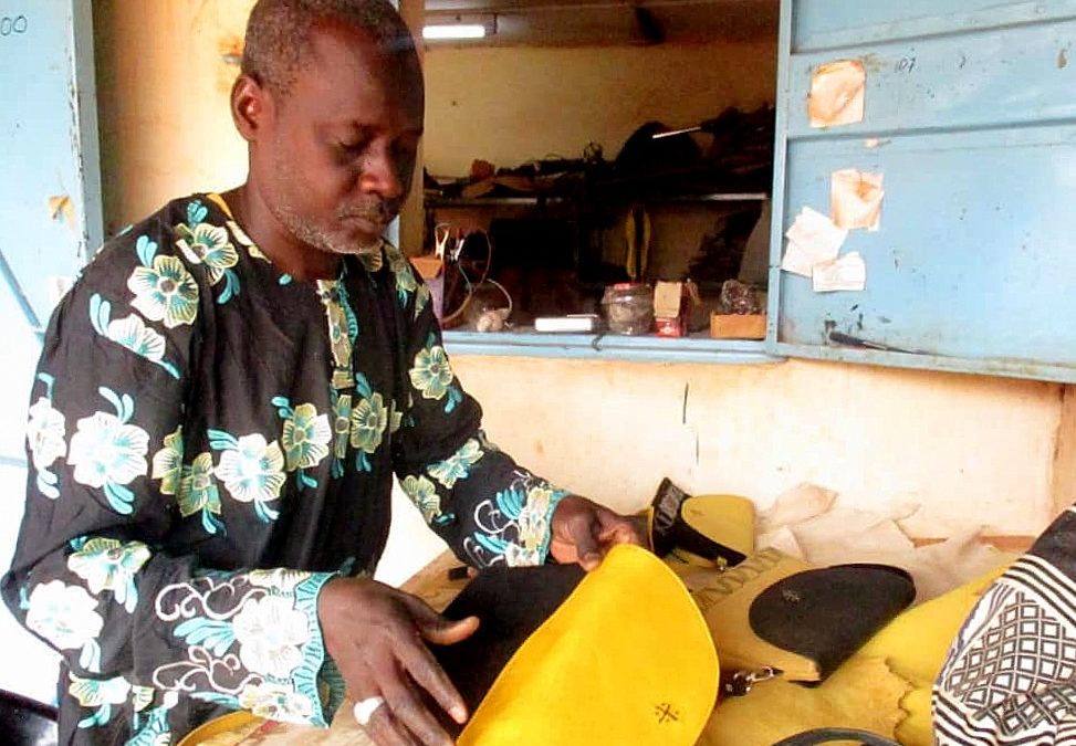 Portrait d’Abdul Karim, artisan du cuir, rebelle et passionné